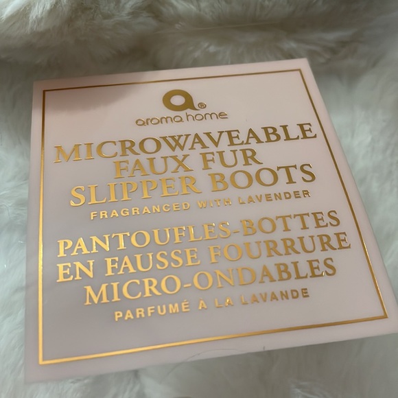 BNIB Microwavable faux fur white slipper boots  SIZE 8 - Picture 3 of 3